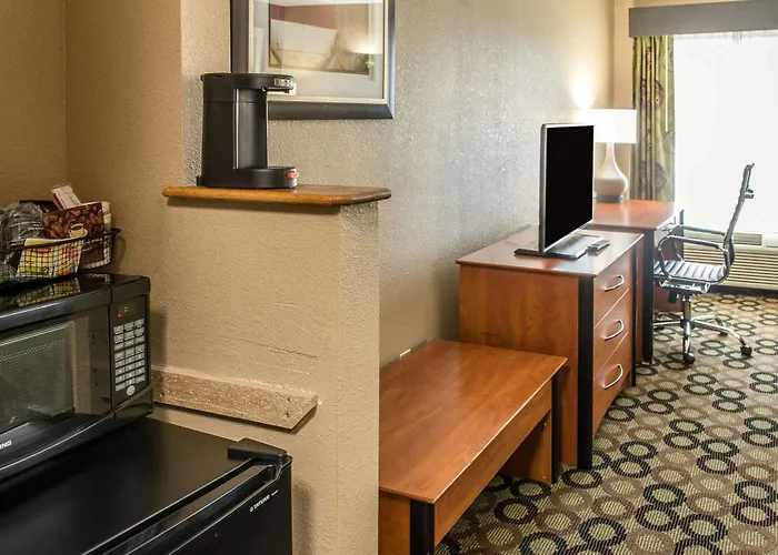 Quality & West - Hilliard Hotel 4*